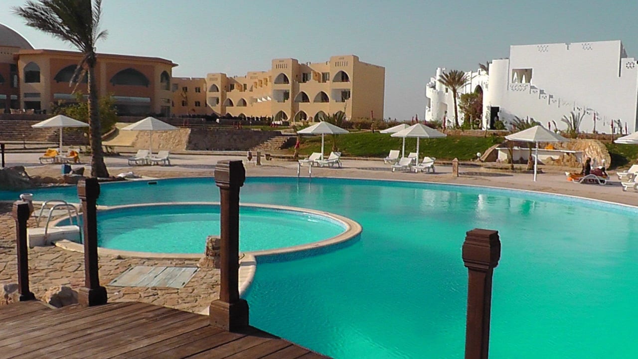 Poolanlage Three Corners Equinox Beach Resort