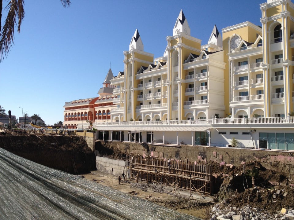 Im Hintergrund Orange Palace Dream World Resort & Spa