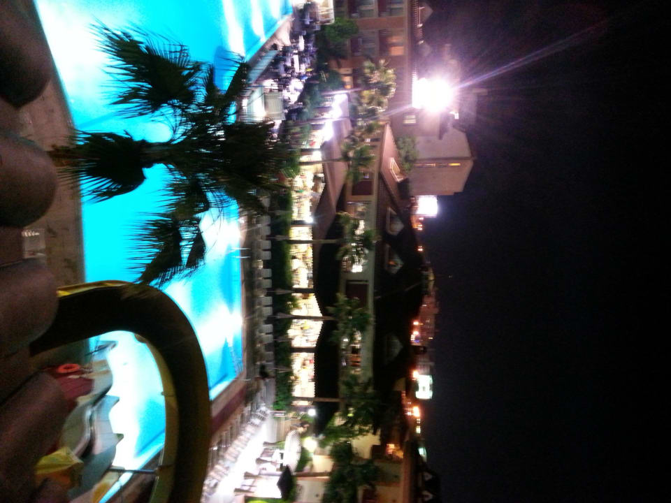Pool bei Nacht Hotel Orfeus Park