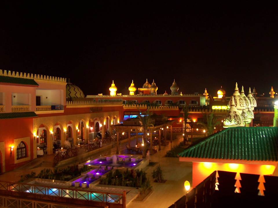 Blick auf den Foodcourt Pickalbatros Alf Leila Wa Leila Resort - Neverland Hurghada