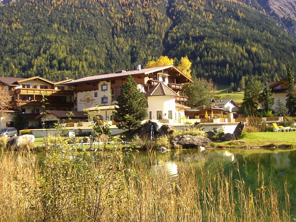 Zum Hotel gehöriger Schwimmteich Hotel Forsters Naturresort
