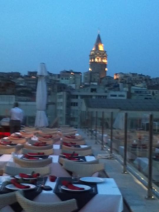 Ausblick bei Abenddämmerung Istanbul Golden City Hotel