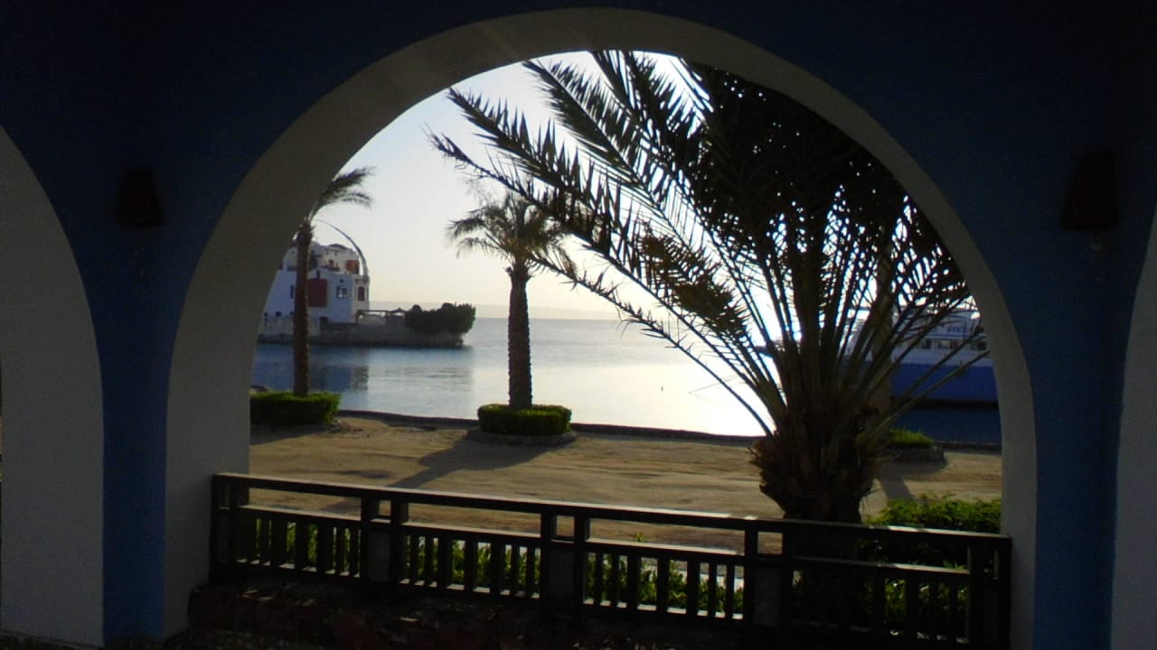 Blick vom großen Pool auf's Meer Arabella Azur Resort