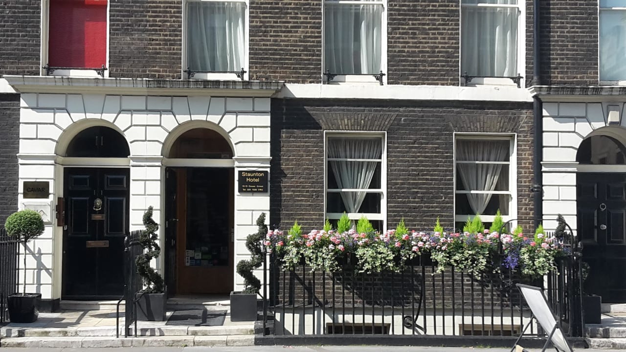 Frontansicht Staunton Hotel