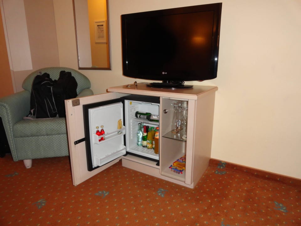 Minibar im Standardizimmer Hotel Ampervilla