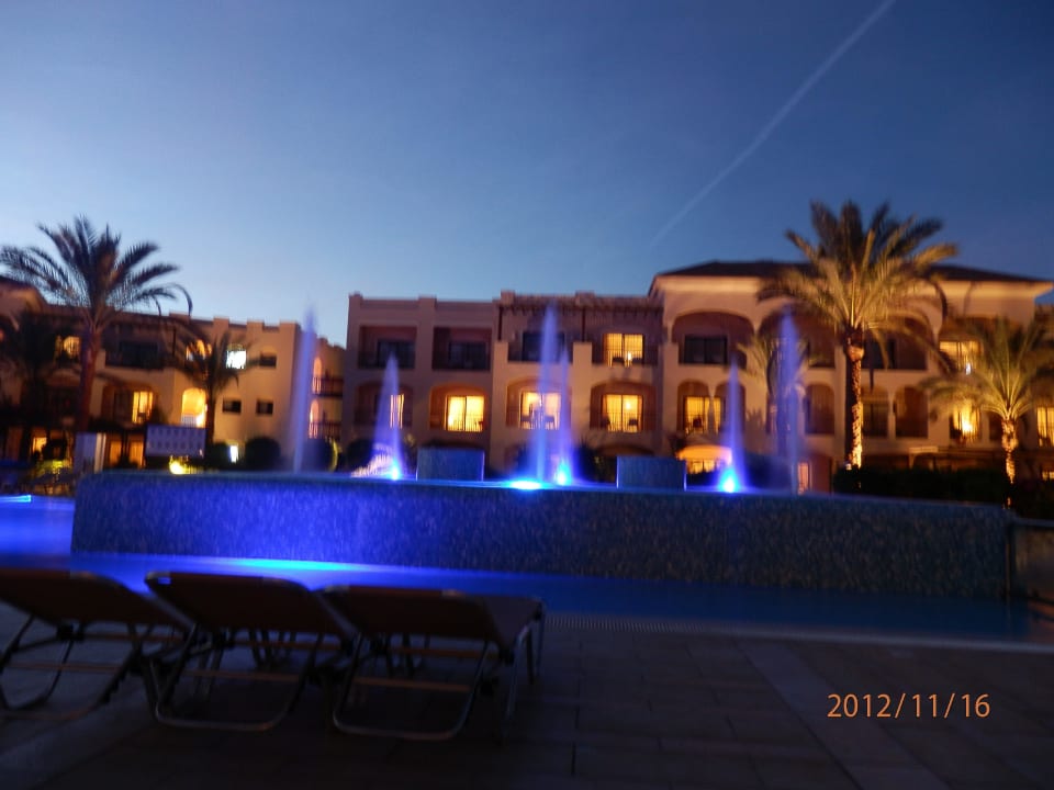 Basen z fontanną JAZ Aquamarine Resort
