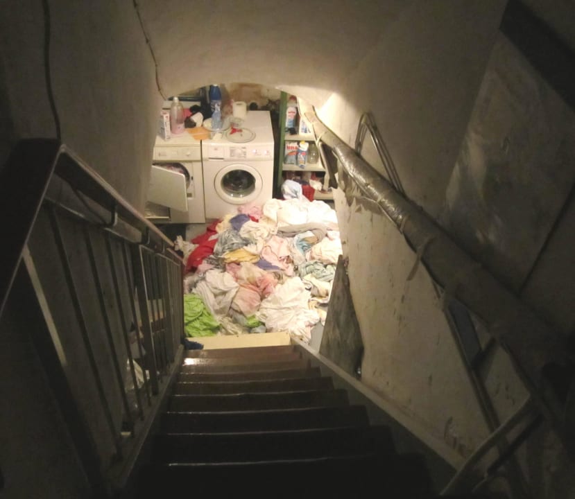 Blick die Kellertreppe hinab Hostel Braunlage