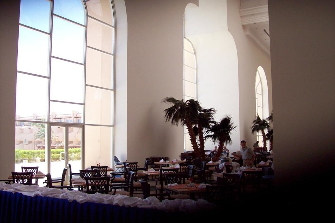 Teilansicht Speisesaal Pyramisa Beach Resort Sahl Hasheesh