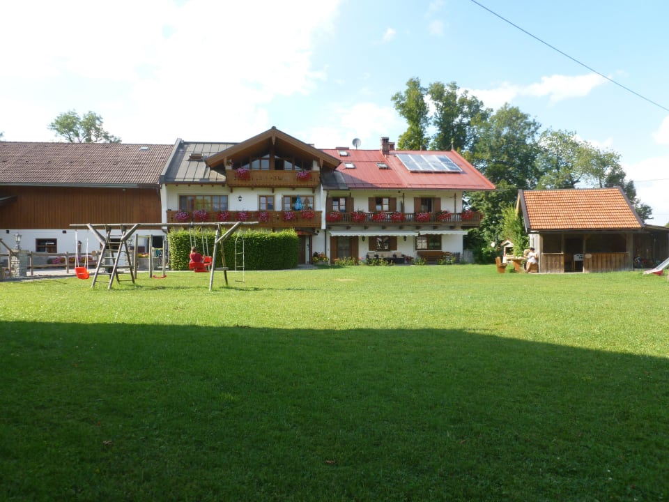 Frontansicht Hof mit Scheune Ferienhof Streidl