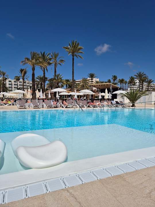 Pool HL Miraflor Suites Hotel