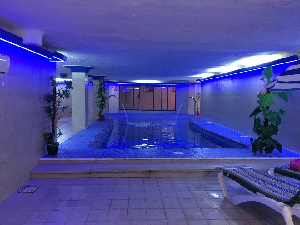 Indoor Pool Bei Juan Playa Blanca