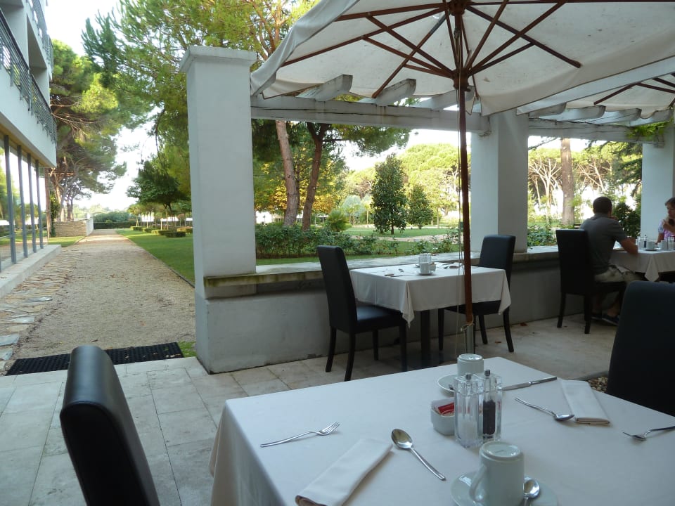 Restaurant Außenbereich mit Gartenblick Falkensteiner Hotel Adriana