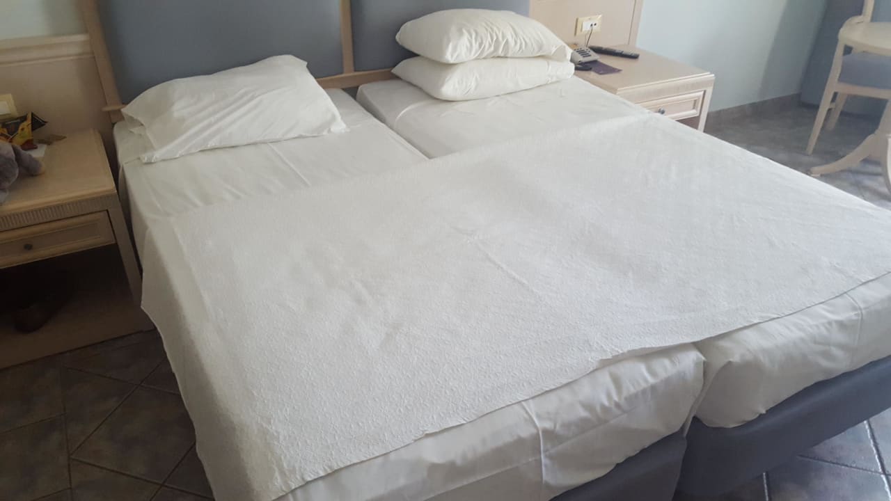 Doppelbett mit Ritsche.. Lindos Princess Beach Resort & Spa