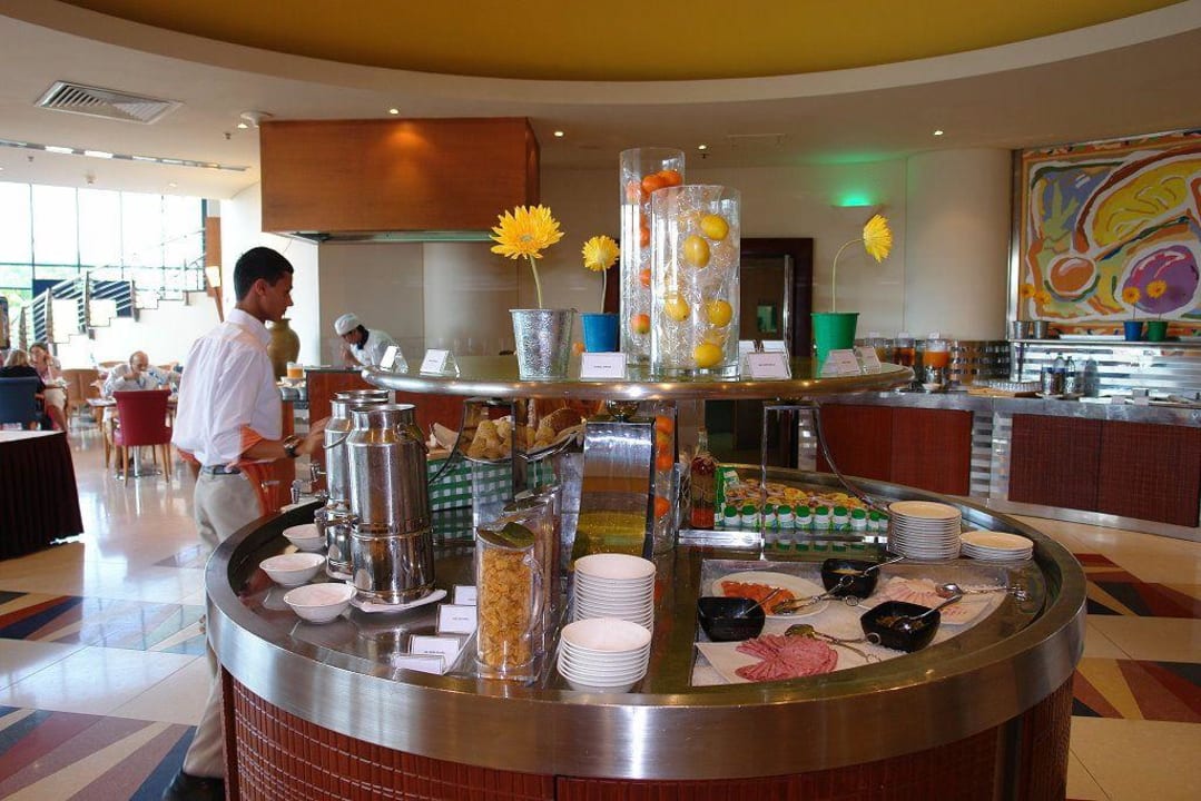Buffet Hotel Le Meridien Al Aqah Beach Resort
