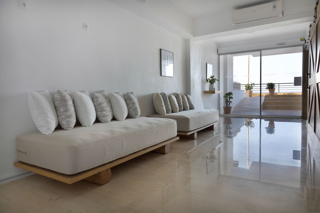 Lobby Sea Breeze Hotel