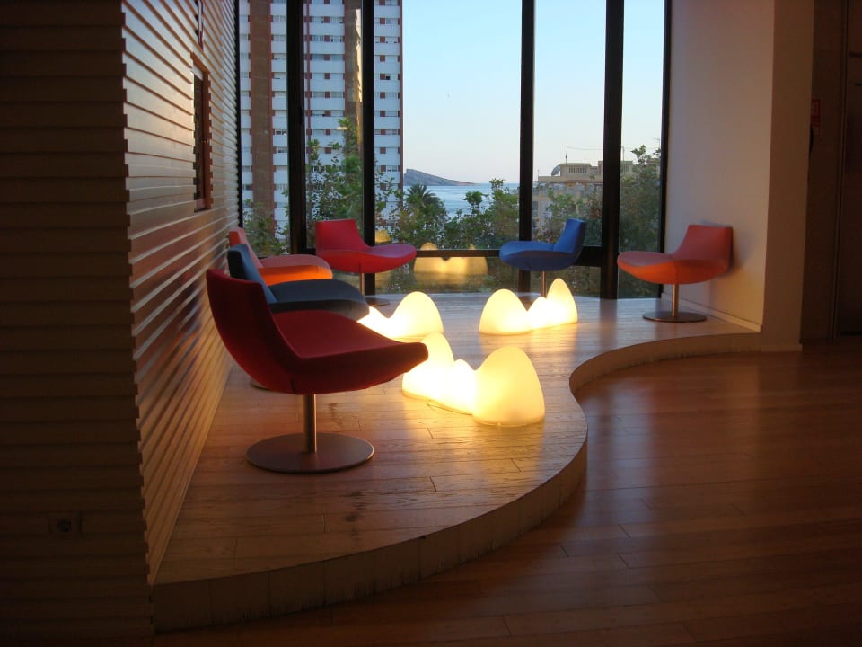 Sitzgelegenheit vor dem Speisesaal The Agir Springs Hotel by MedPlaya