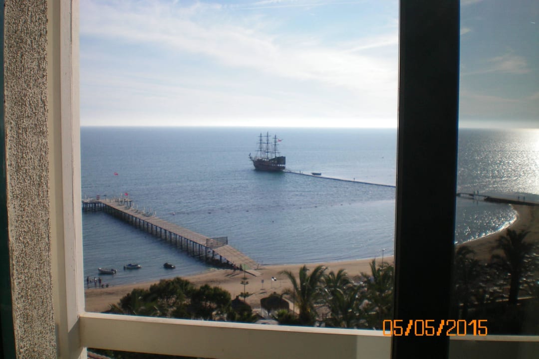 Aus dem Zimmerfenster PALOMA Perissia