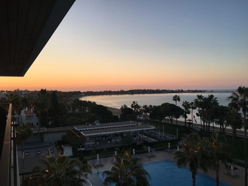 Ausblick Acanthus Cennet Barut Collection