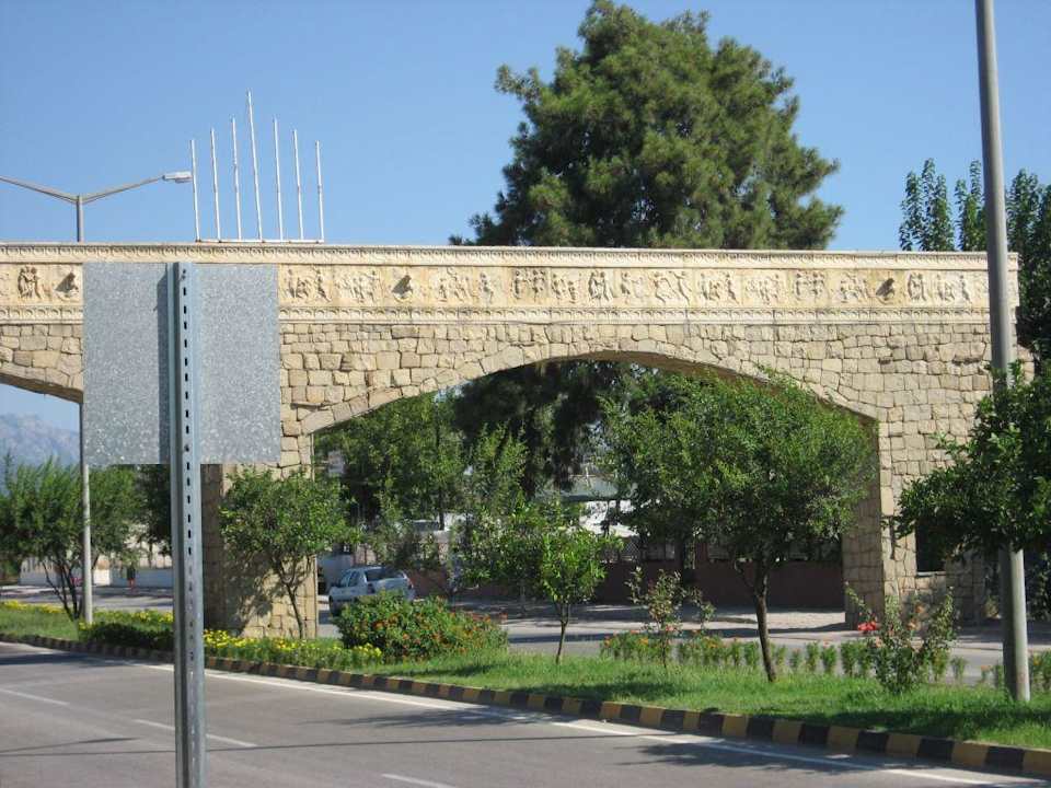Die Brücke die keine ist Armas Gül Beach