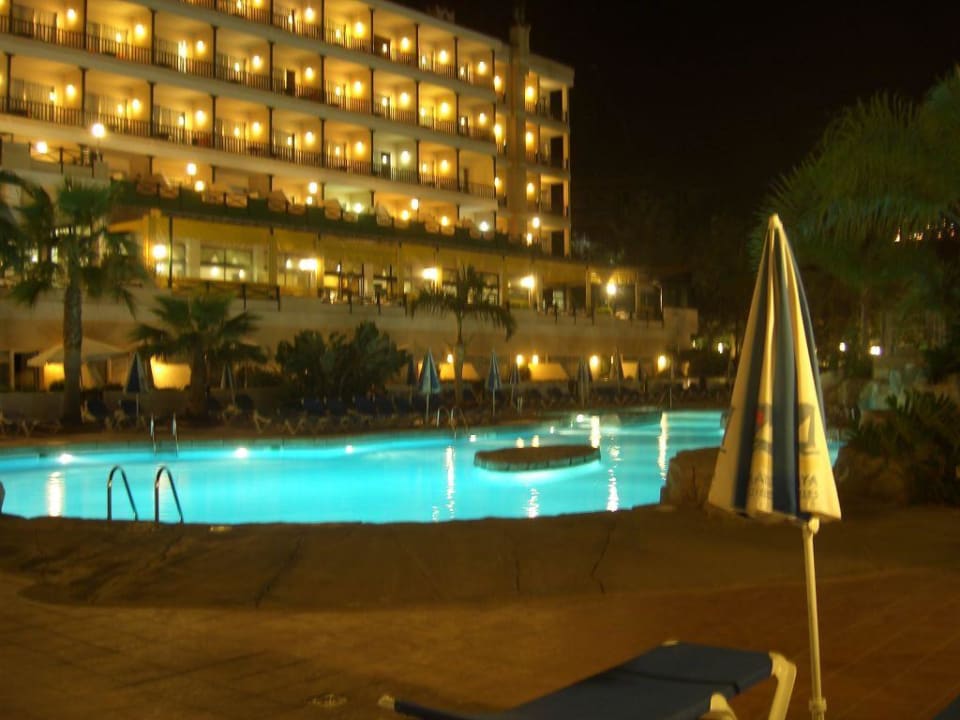Hotelpool bei Nacht BLUESEA Costa Jardin Spa