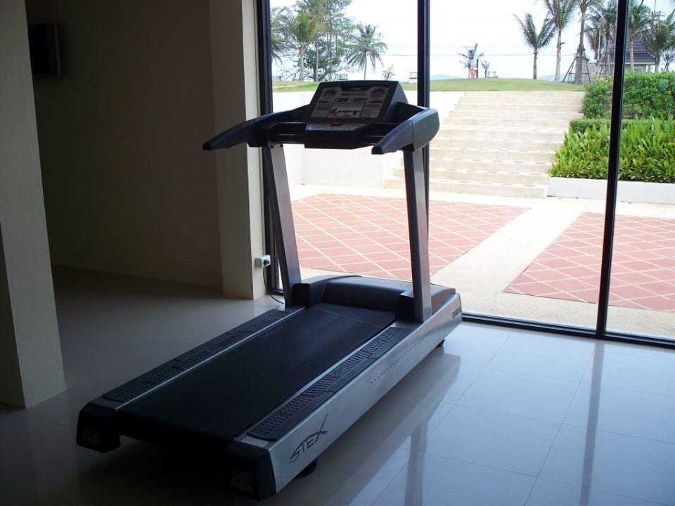Fitnessraum klimatisiert! Novotel Chumphon Beach Resort And Golf