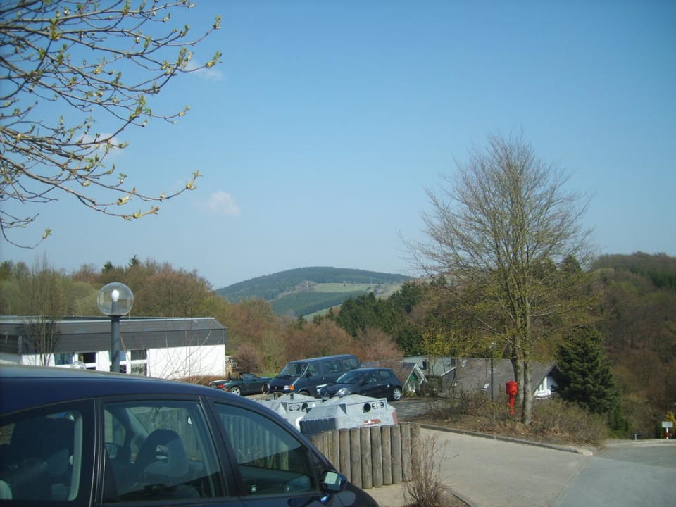 Parkplatz hinter dem Hotel H+ Hotel Willingen