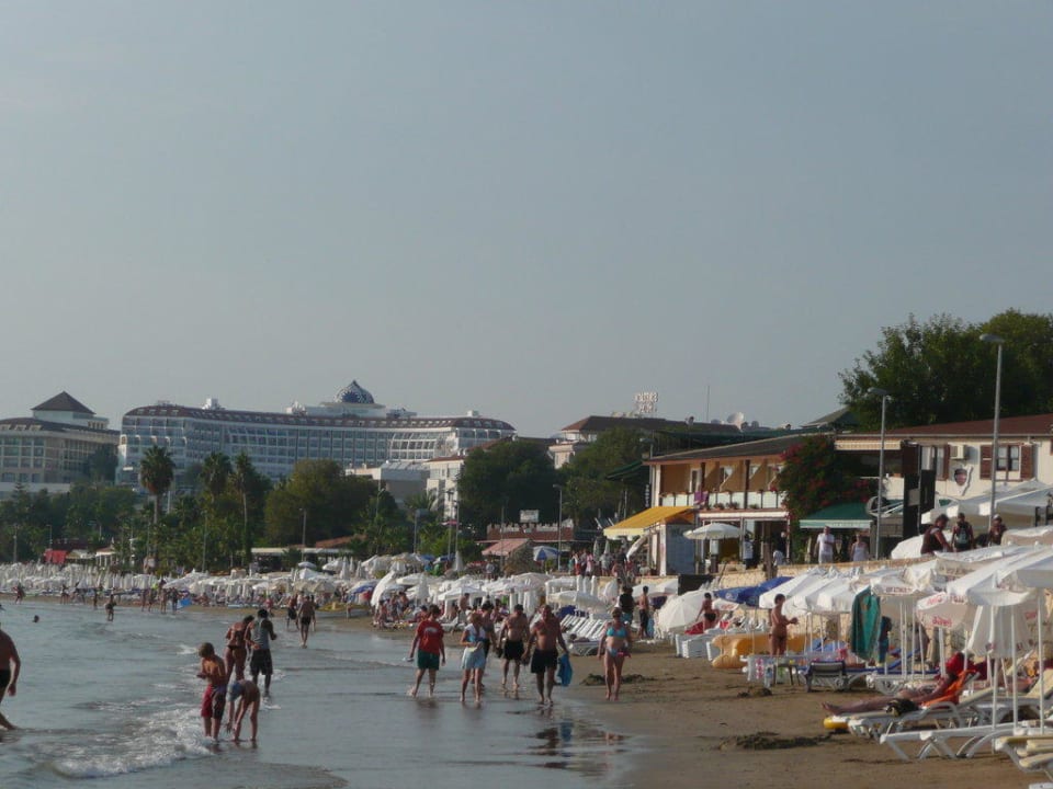 Sicht vom Strand zum Hotel Side Prenses Resort & Spa