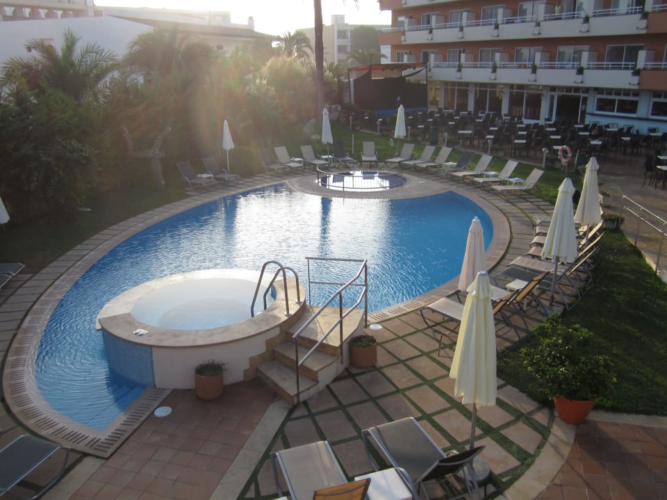 Kleiner Pool vom Dach der Sonnenterrasse Caprice Janeiro Hotel & Spa