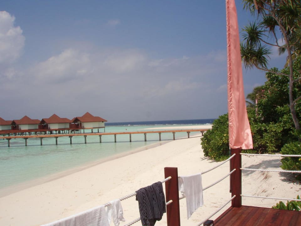Vom Pooldeck zum Strand ROBINSON MALDIVES
