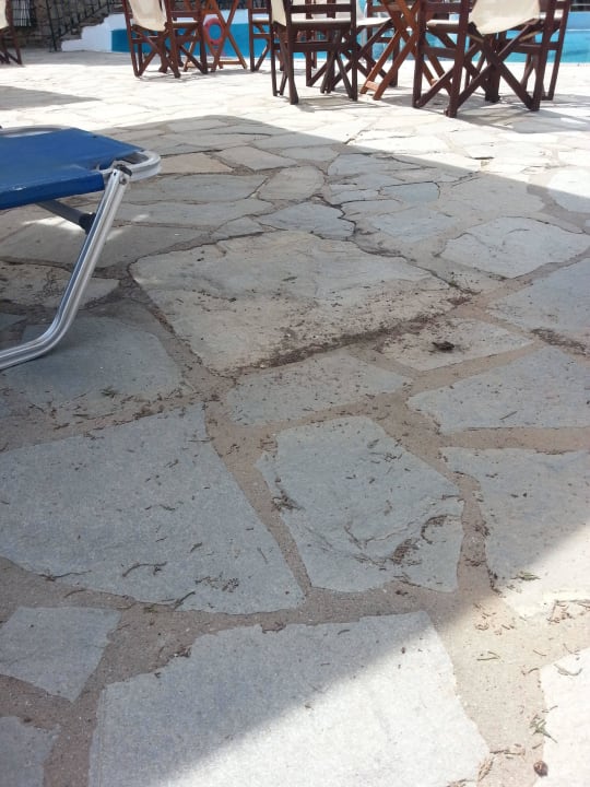 Putzen am Pool? Fehlanzeige... Hotel Geranion Village