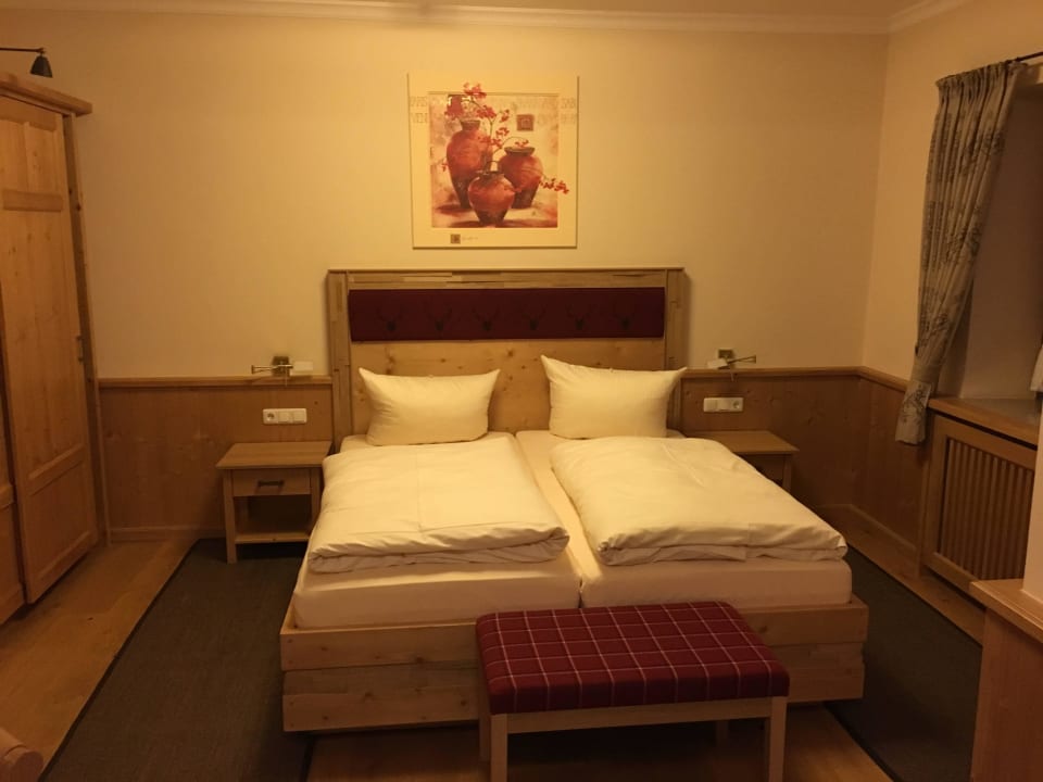 Bett im Komfortzimmer 211 Klosterhotel Ludwig der Bayer