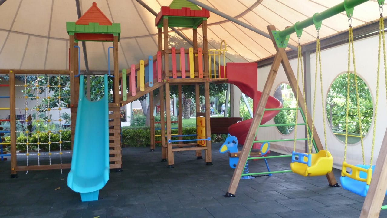 Überdachter Kinderspielplatz Hotel Grand Side