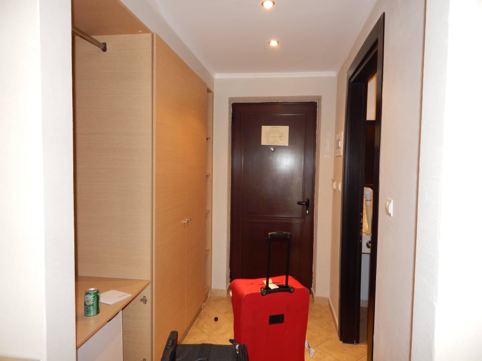 Eingangsbereich und Kleiderschrank Alexandra Beach Thassos Spa Resort