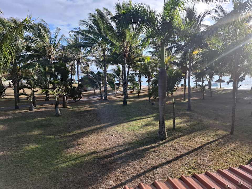 Ausblick Crystals Beach Resort Belle Mare, a member of Radisson Individuals