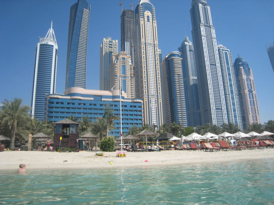 Ausblick vom Wasser Le Meridien Mina Seyahi Beach Resort & Waterpark