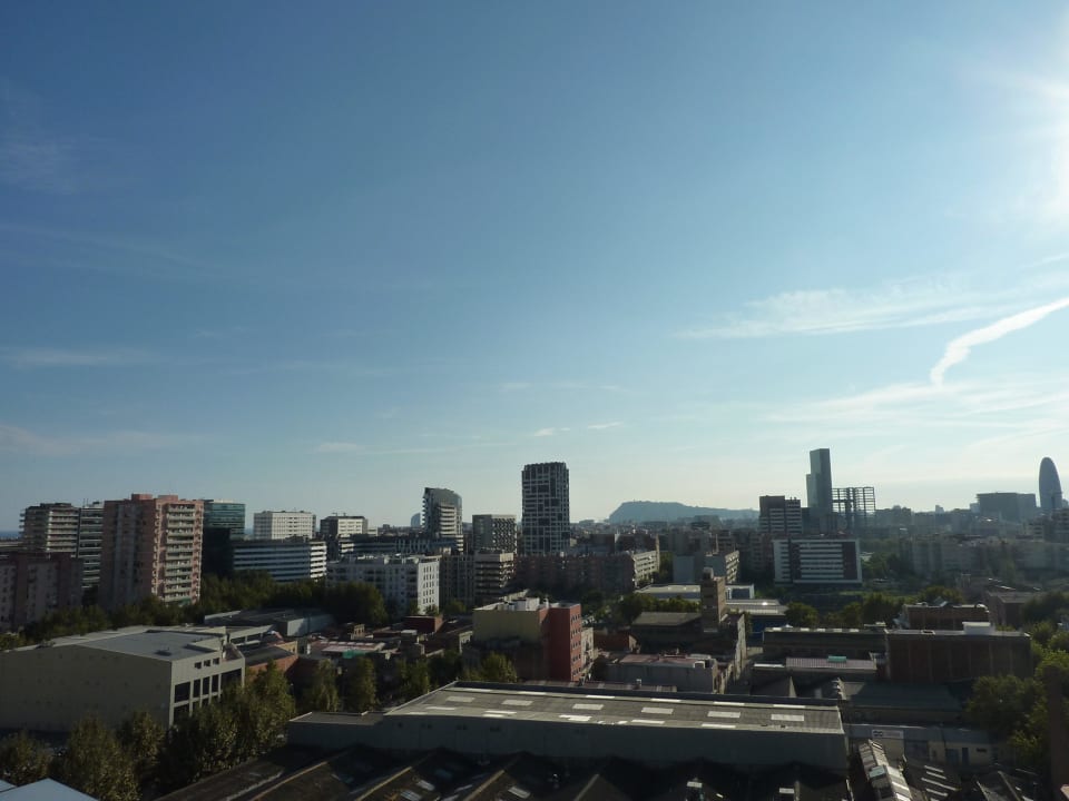 Blick von der Dachterrasse mit Pool Hotel Barcelona Condal Mar Affiliated by Meliá