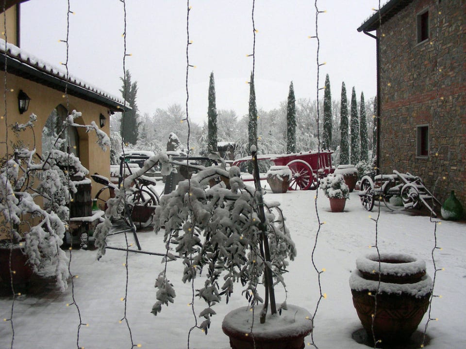 Cortile esterno Hotel Casolare le Terre Rosse
