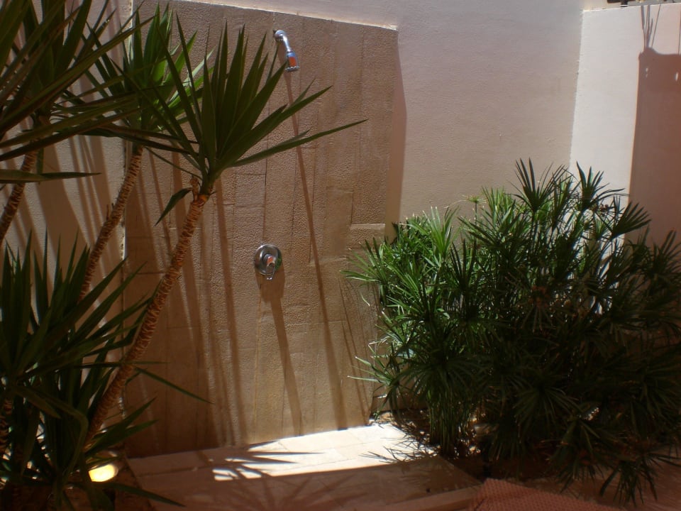 Dusche draußen hinterm Zimmer Retac Qunay Dahab Resort and Spa