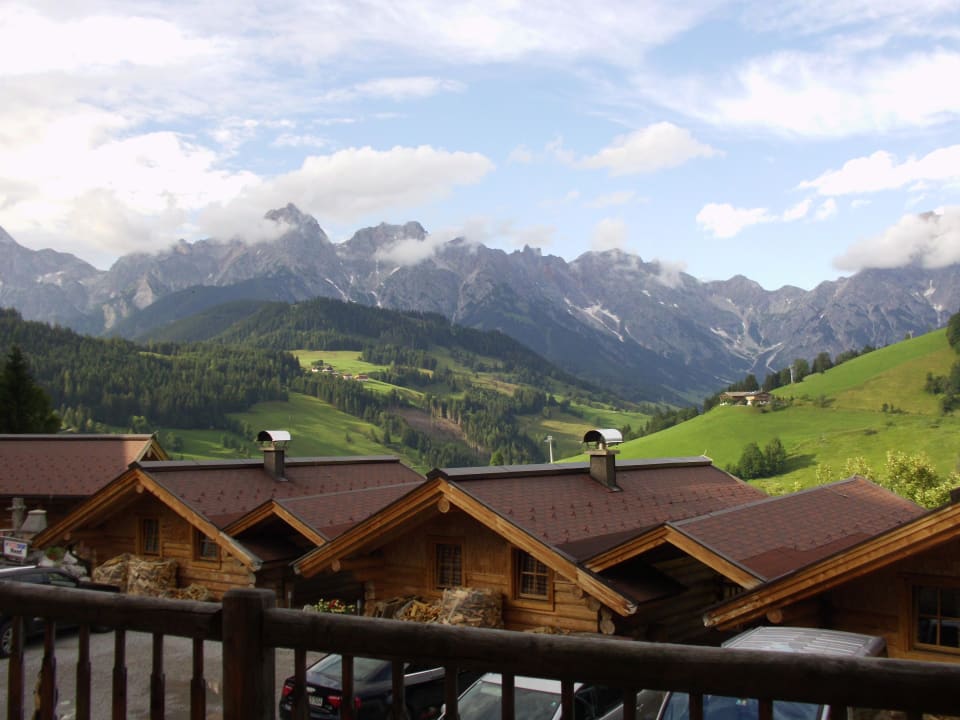 Schöner Ausblick von der Almhütte auf die Berge Hüttendorf Maria Alm