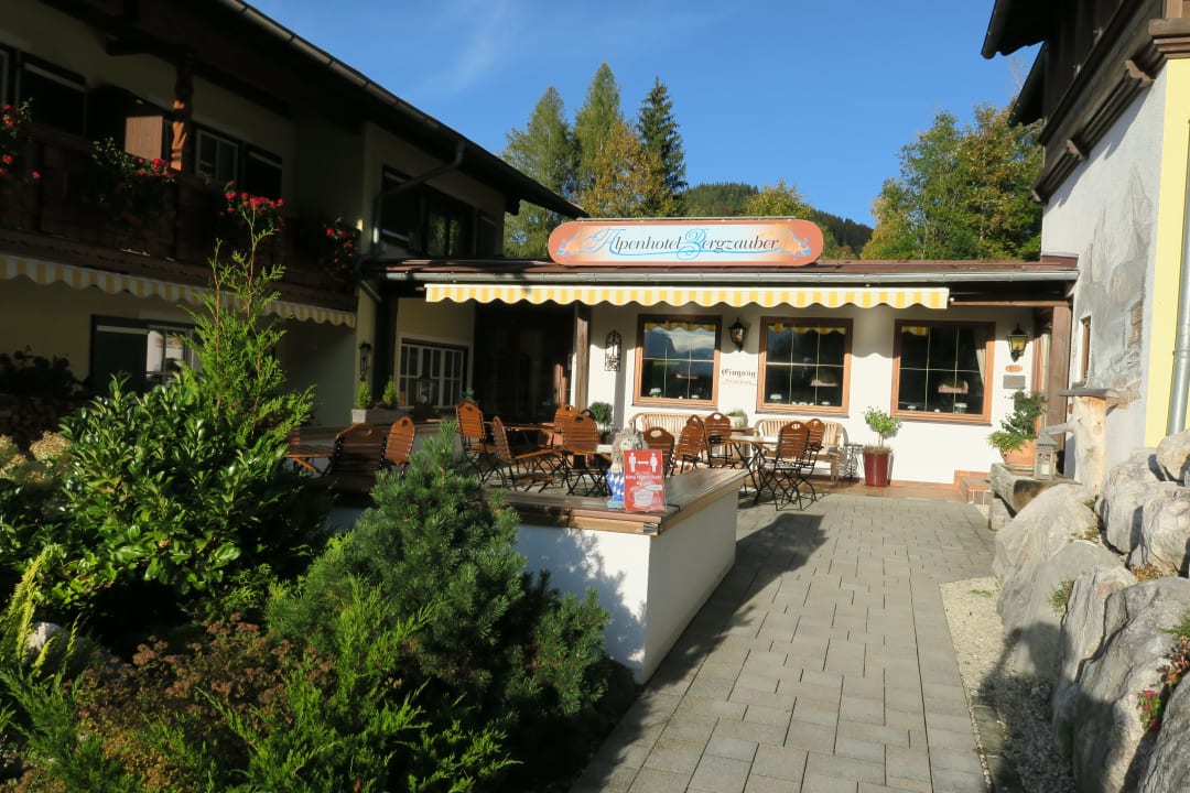 Außenansicht Alpenhotel Bergzauber