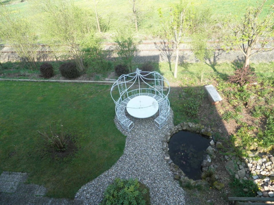 Blick auf den Garten  Landhotel Weisses Ross garni