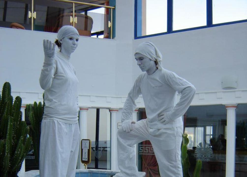 Annimation vor dem Restaurant Rodos Princess Beach Hotel & Spa