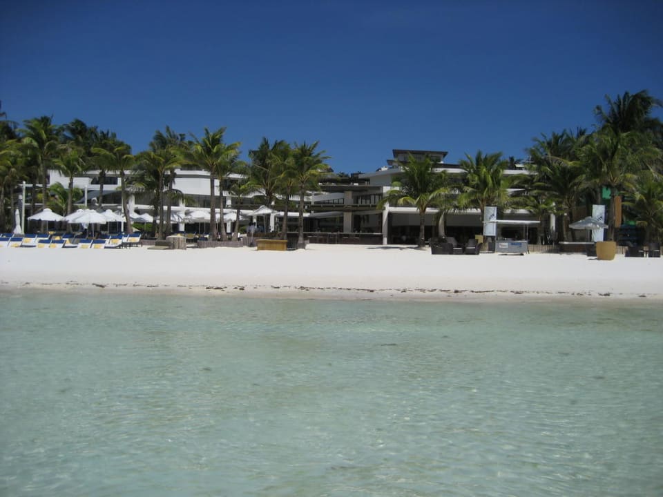 Vom Meer aus Hotel Discovery Shores Boracay