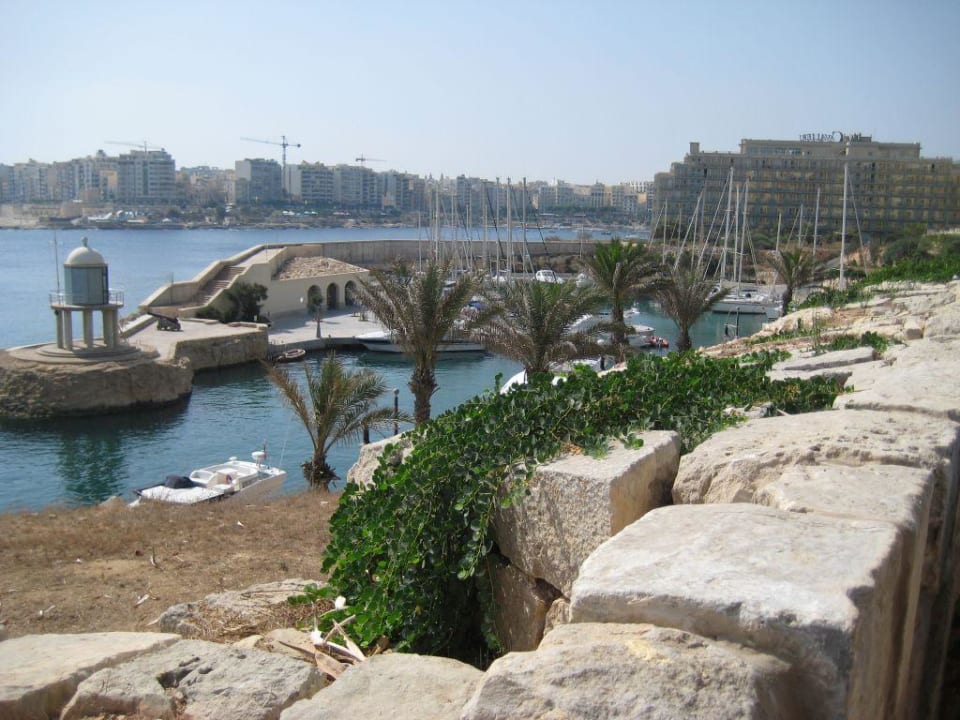 Auf wem Weg zum Strand Hilton Malta