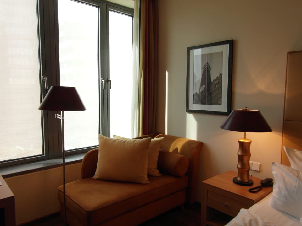 Blick ins Zimmer AMERON Köln Hotel Regent