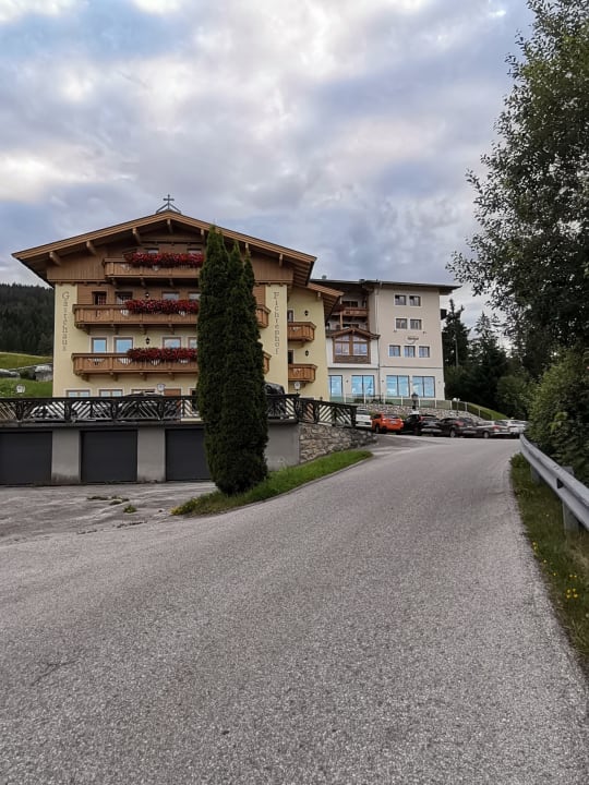 Außenansicht Gasthof Almhof