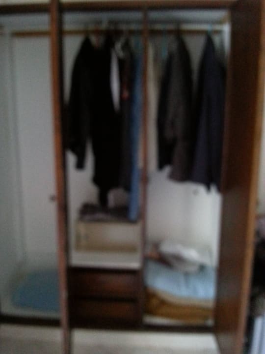 Der gute alte Kleiderschrank naklar ohne Fächer Monica Isabel Beach Club