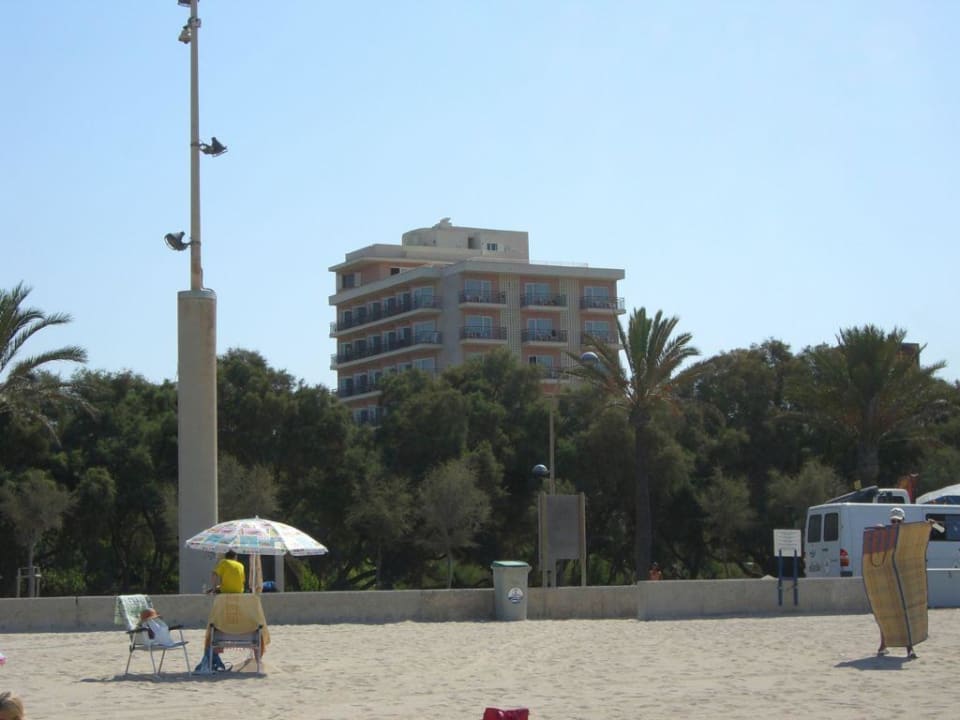 Blick vom Strand auf das Hotel Hotel & Appartements Leman