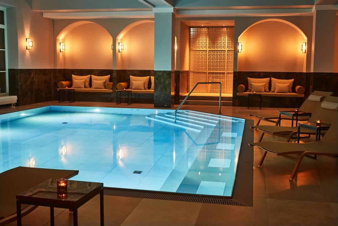Pool Steigenberger Icon Grandhotel Petersberg