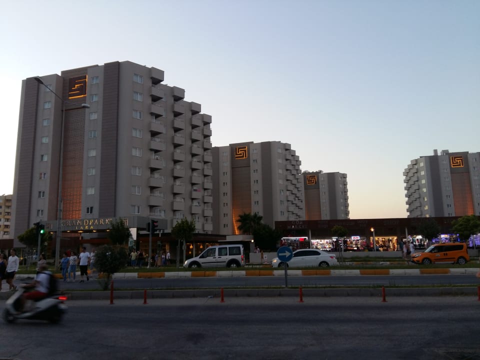 Außenansicht Grand Park Lara Hotel